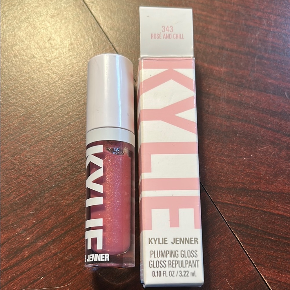 Kylie Jenner Plumping Gloss in Rose and Chill